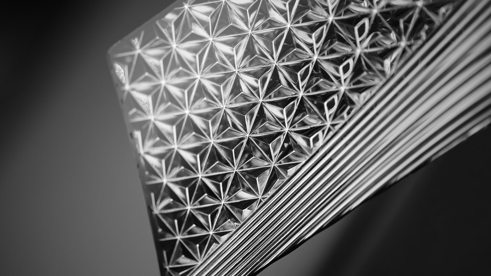 Lexus LS Kiriko glass ornamentation