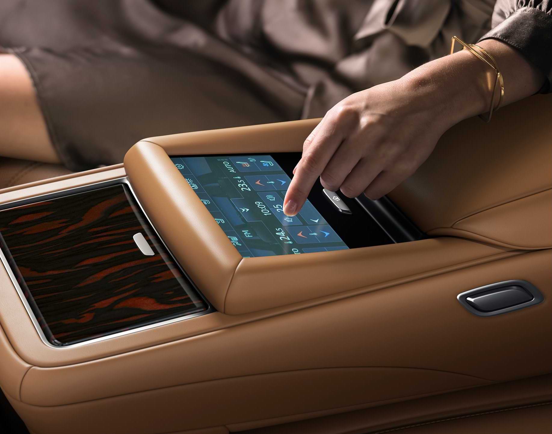 Lexus LS interior
